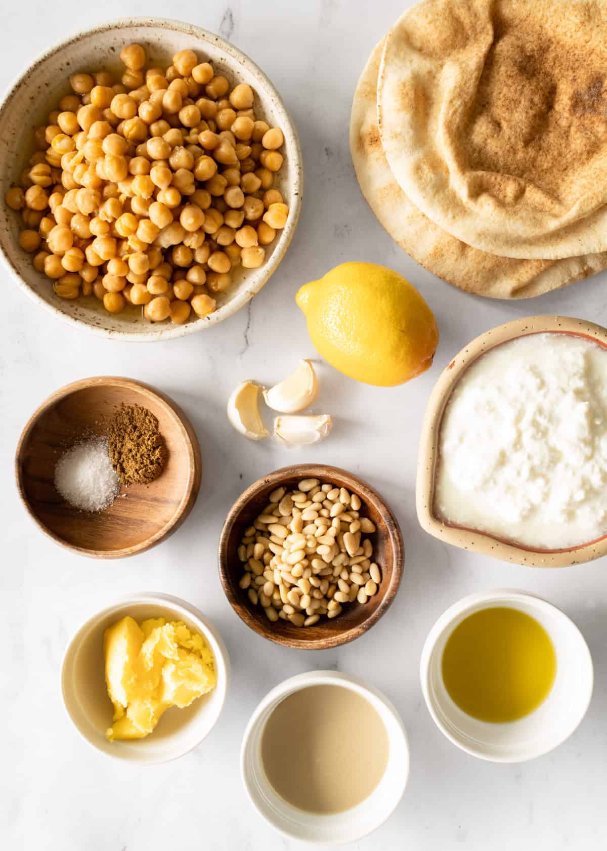 ingredients to make fattet hummus.